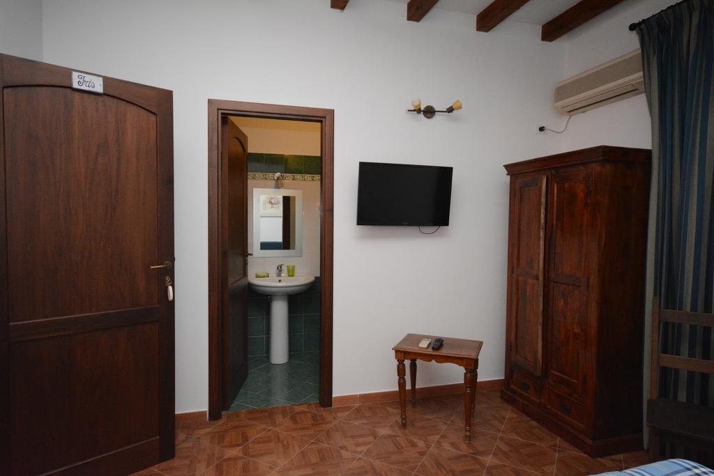 La Ferula Acomodação com café da manhã Scillato  Exterior foto